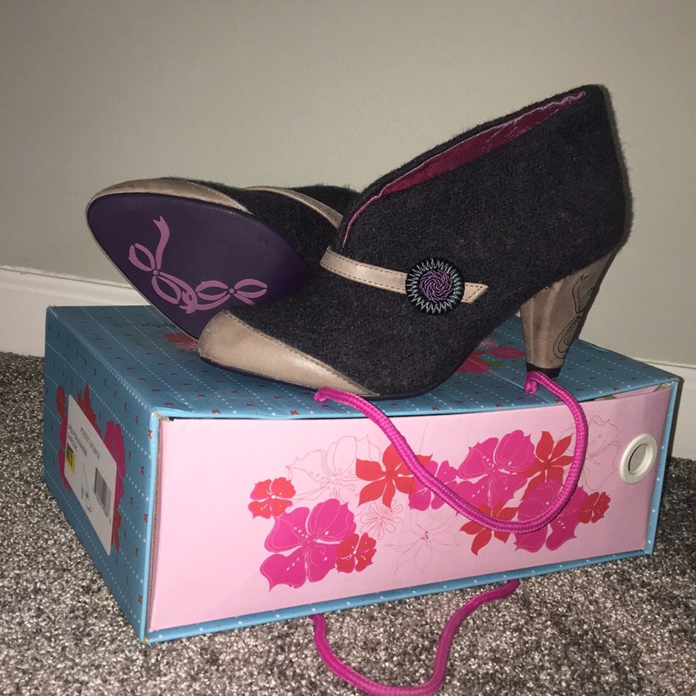 Poetic licence dress pumps